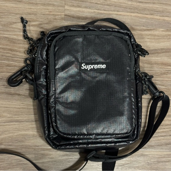 Supreme Shoulder Bag - Picture 7 of 7